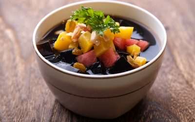 Punto maximo de Calor: Combatir el calor con un tazón de postre de gelatina de hierba